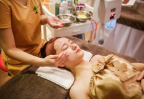 Tại Sao Phụ Nữ Nên Chăm Sóc Da Spa Thay Vì Tự Làm Ở Nhà?