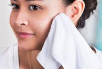 7 Sai Lầm Phổ Biến Khi Chăm Sóc Da Khiến Da Mãi Không Đẹp