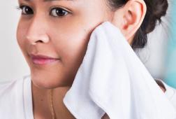 7 Sai Lầm Phổ Biến Khi Chăm Sóc Da Khiến Da Mãi Không Đẹp